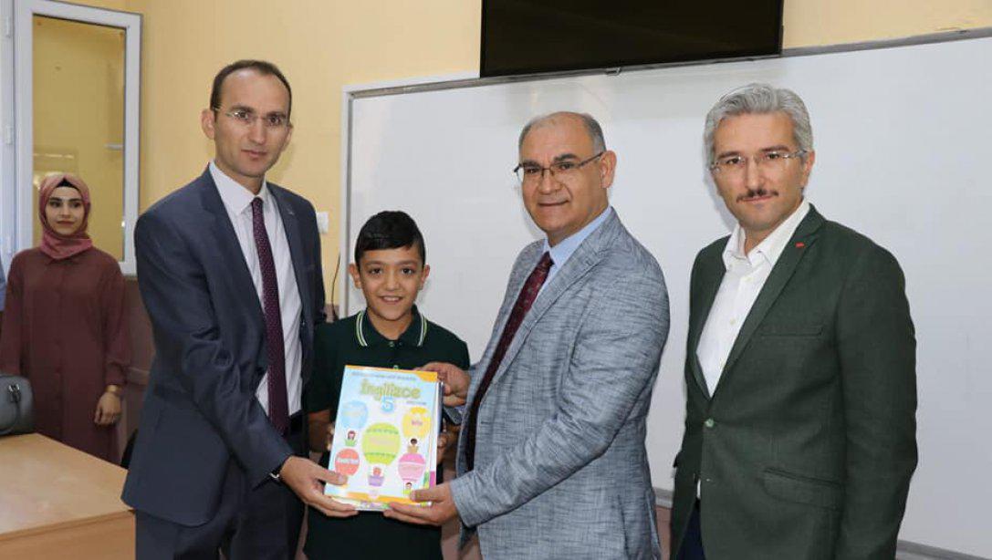 2019-2020 Eğitim Öğretim Yılı İlk ders zili programı Şehit Sefa İzbudak Ortaokulunda düzenlendi.