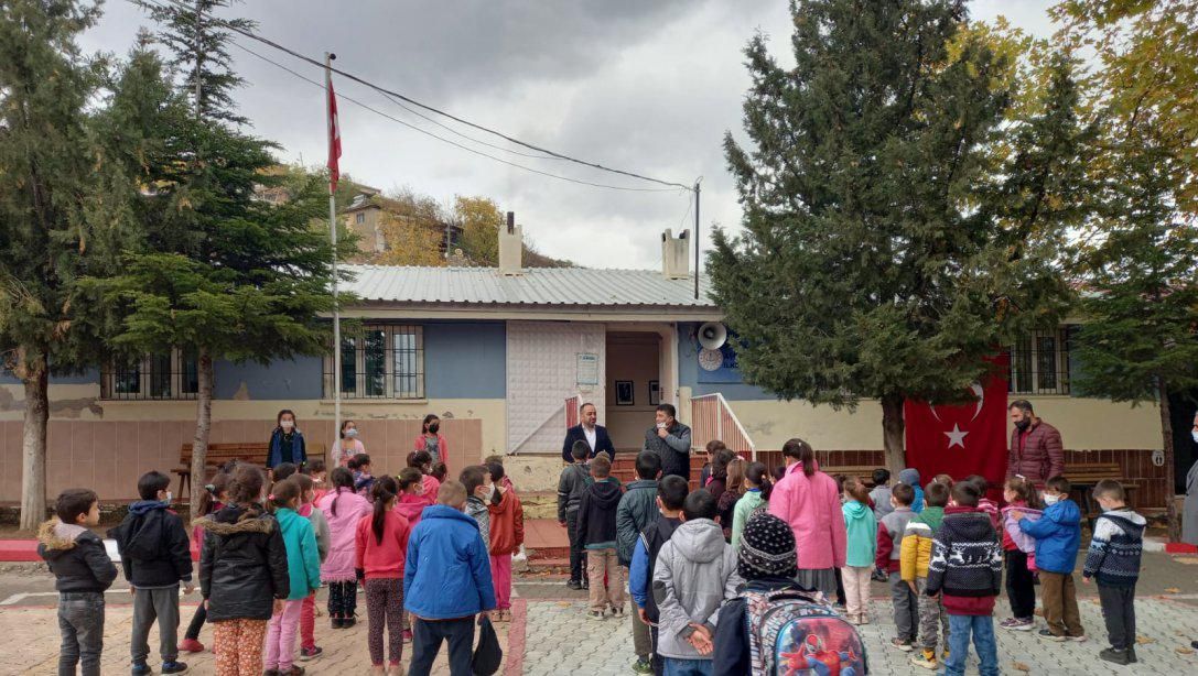 İlçe Milli Eğitim Şube Müdürü Fatih SEZGİN İlçemiz Okullarını Ziyaret etti. 
