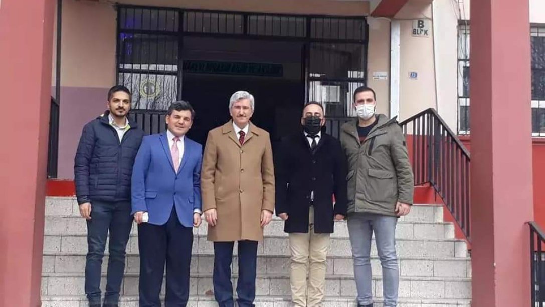Milli Eğitim Müdürümüz Hüdaverdi YILDIZ ve Şube Müdürümüz Fatih SEZGİN Atatürk İlkokulumuzda İstiklal Marşı törenine katıldılar