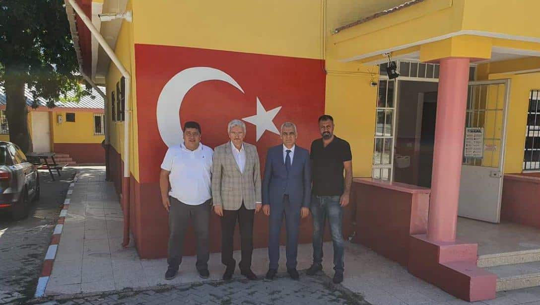 Milli Eğitim Müdürümüz Hüdaverdi YILDIZ, Eğitim Öğretim yılı ilk günü İmam Hatip Ortaokulunda İstiklal Marşı törenine katıldı ve köy okullarını ziyaret etti. 