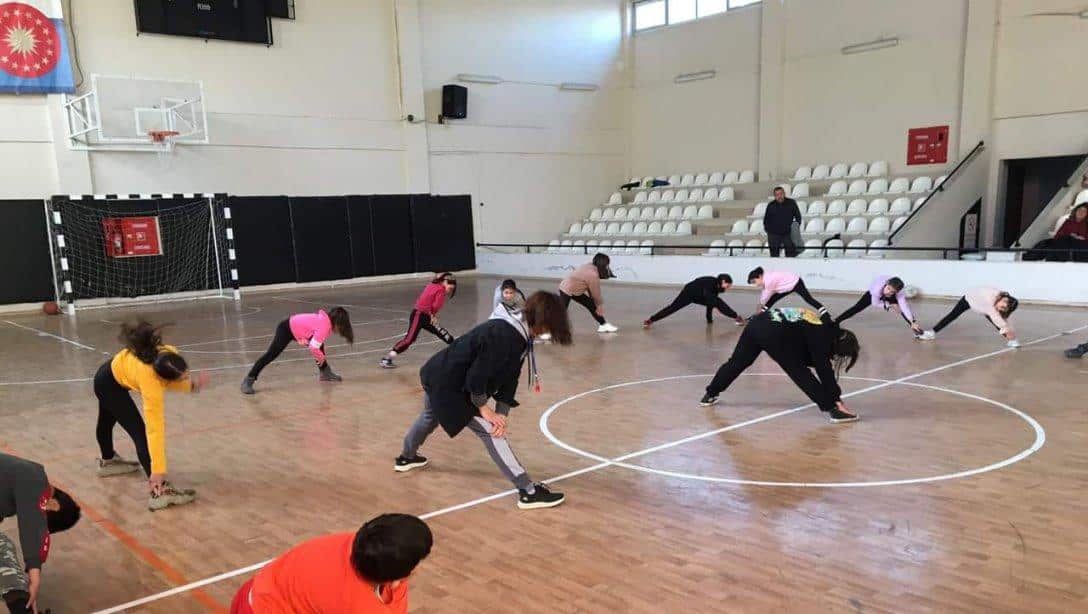 Gençlik ve Spor Bakanlığı tarafından başlatılan,geleceğin sporcularının yetiştirileceği,sporcu taramaları sonrası ilçemizden seçilen 21 öğrencimizin Spor kursları başladı. 