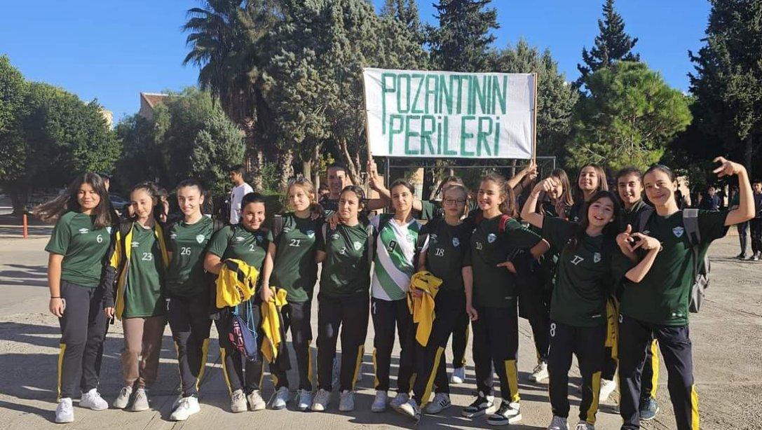 Atatürk Ortaokulu Kız Voleybol Takımımız İl turnuvalarına Seyhan Ümran Ortaokulunu 2-0 yenerek galibiyetle başladı.