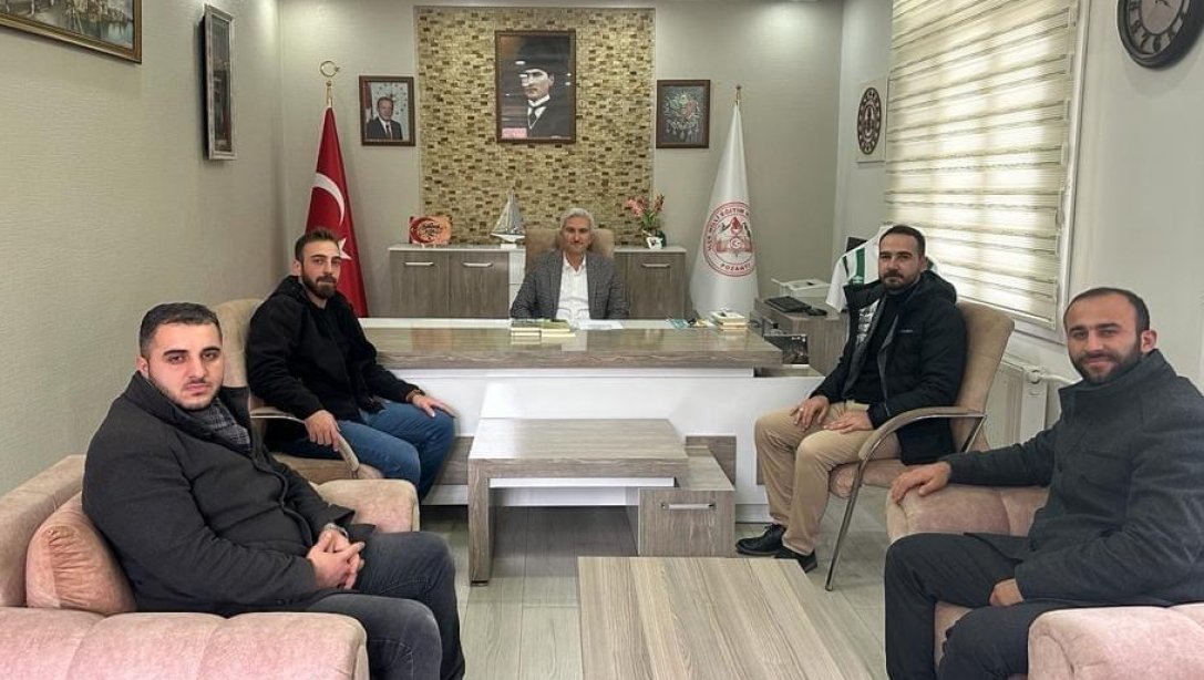 Türkiye Gençlik Vakfı İlçe Temsilcisi Sn.Hasan Ali GÖKMEN ve İlçe yönetimi Milli Eğitim Müdürümüz Sn.Hüdaverdi YILDIZ'ı ziyaret ettiler.  