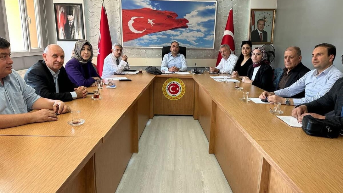 İlçe Millî Eğitim Müdürümüz Sayın Fatih SEZGİN'in başkanlığında, şube müdürlerimiz, okul müdürlerimiz ve ilçemizde görev yapan beden eğitimi öğretmenlerimizin katılımıyla Ekim ayı istişare toplantısı gerçekleştirildi.