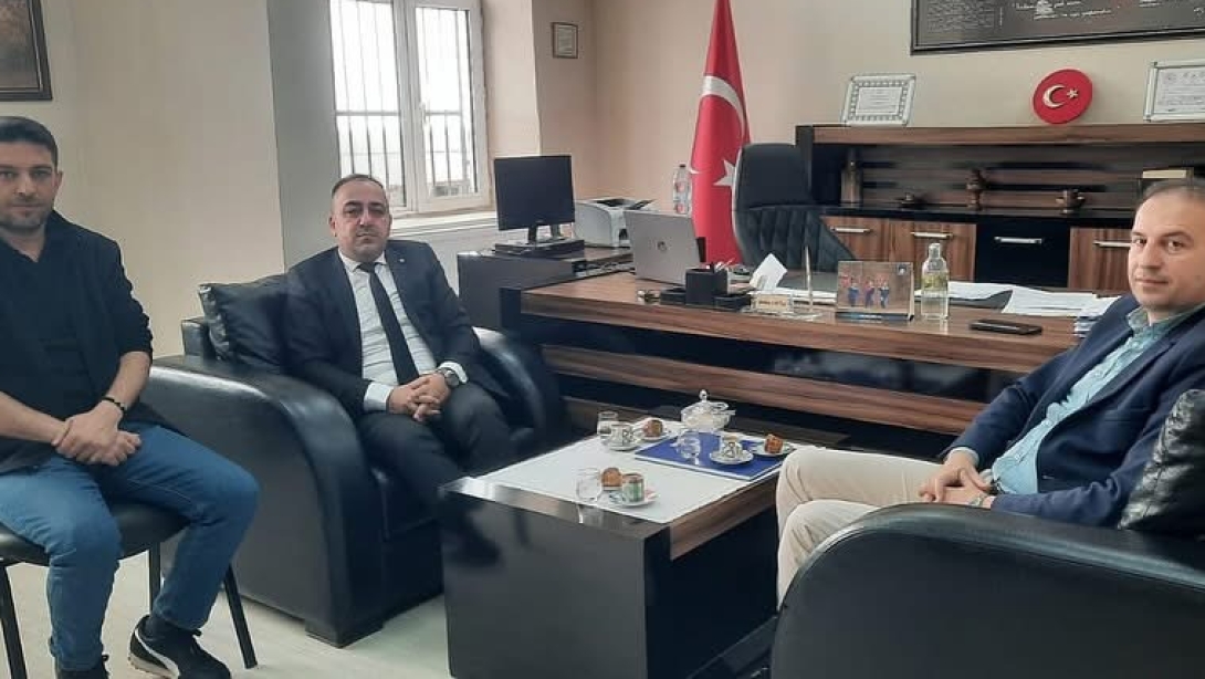 İlçe Millî Eğitim Müdürümüz Sayın Fatih SEZGİN, İlçemiz Halk Eğitim Merkezi Müdürlüğünü ziyaret ederek kurumda yürütülen faaliyetler ve açılan kurslar hakkında bilgi aldı.